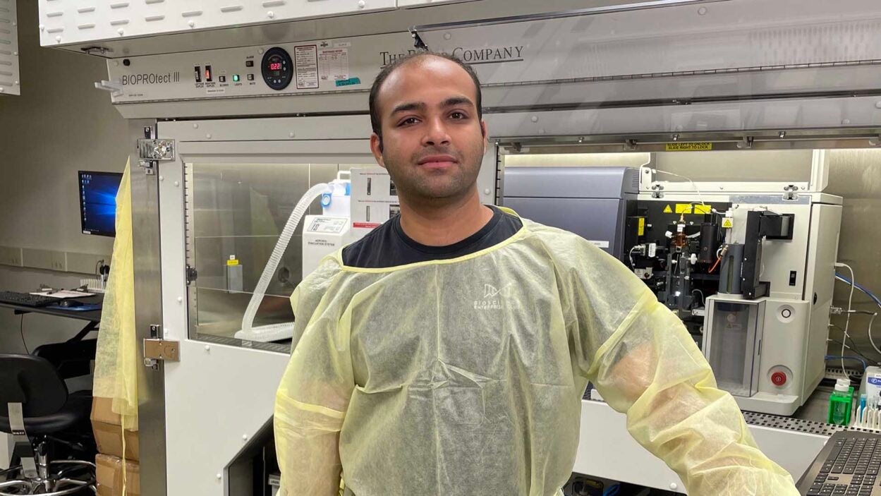 Photo of Asad Lakhani in the Flow Cytometry Core Facility