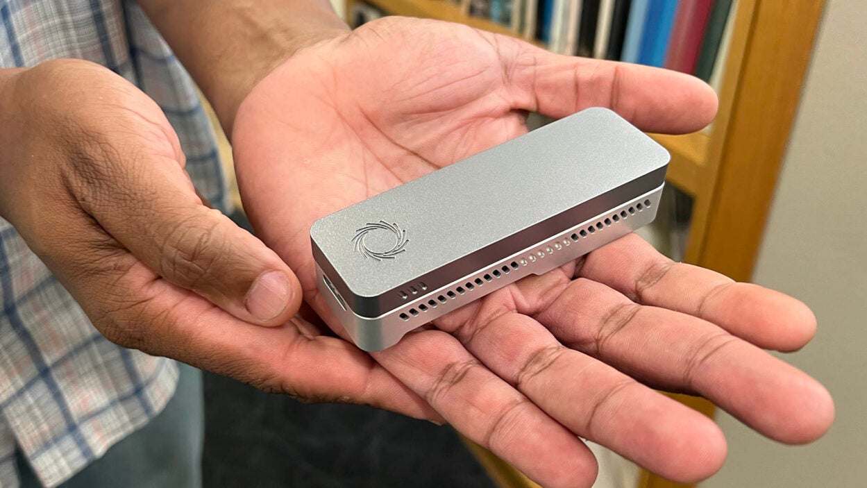 Nanoport Portable Sequencer